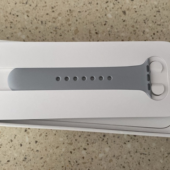 Apple Watch Series 3 38mm Silver Aluminum Fog Sport Band (GPS) Model A18… - Picture 13 of 16